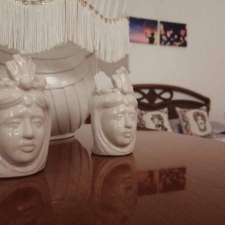Luna Mari' أفولا المظهر الخارجي الصورة