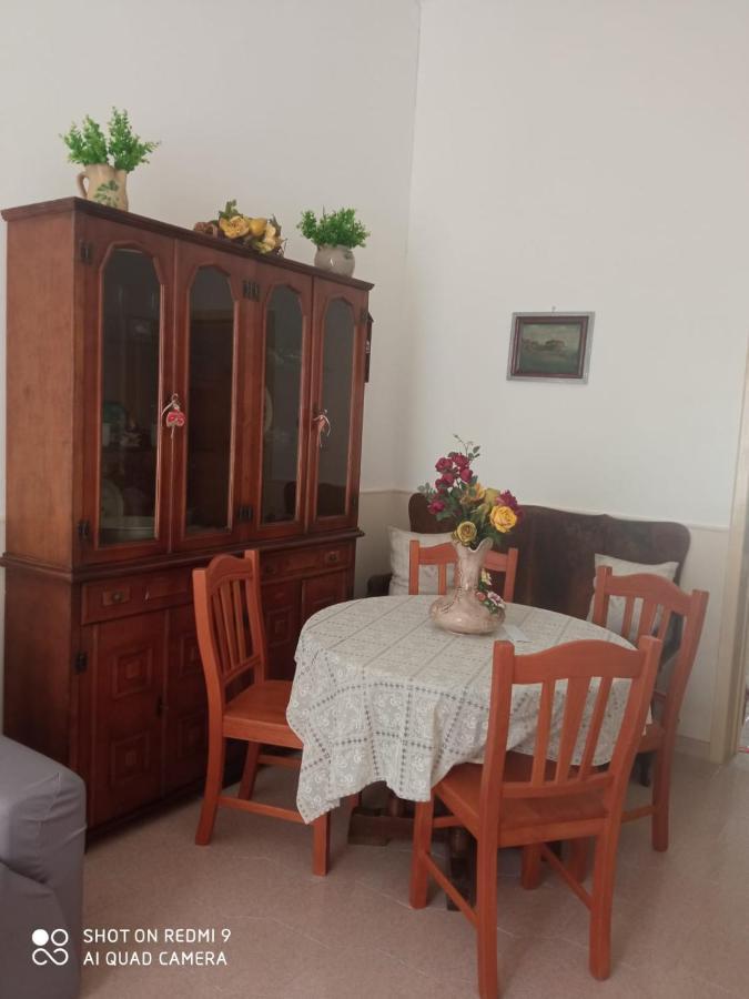 Luna Mari' أفولا المظهر الخارجي الصورة