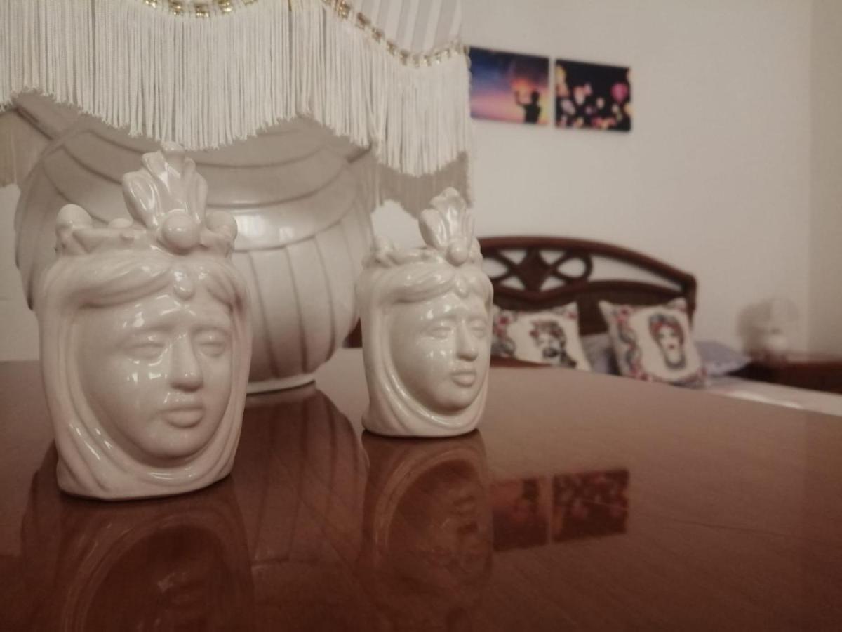 Luna Mari' أفولا المظهر الخارجي الصورة
